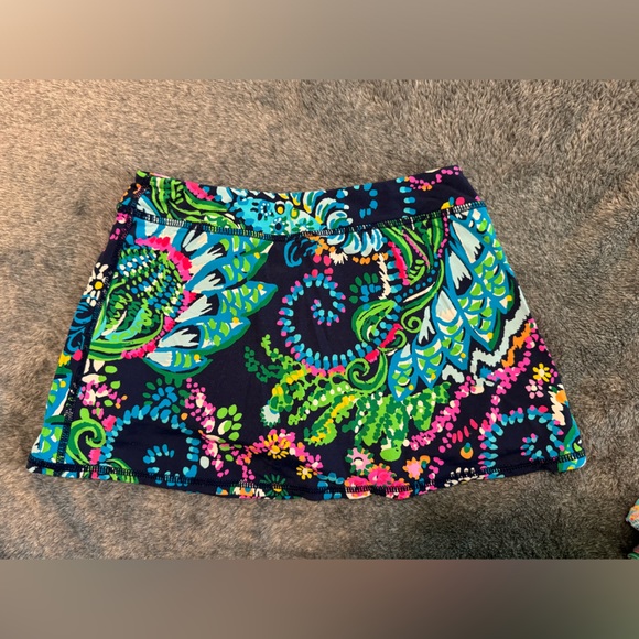 Cute Lilly Pulitzer athletic skort - Picture 2 of 2